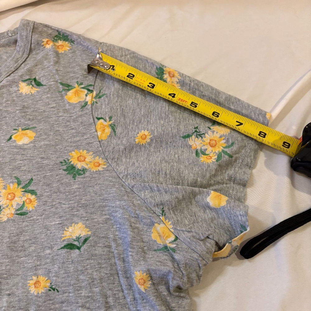 Old Navy EveryWear Printed V-Neck Tee T-Shirt Daisy Sunflower Women 3XL - Picture 3 of 5
